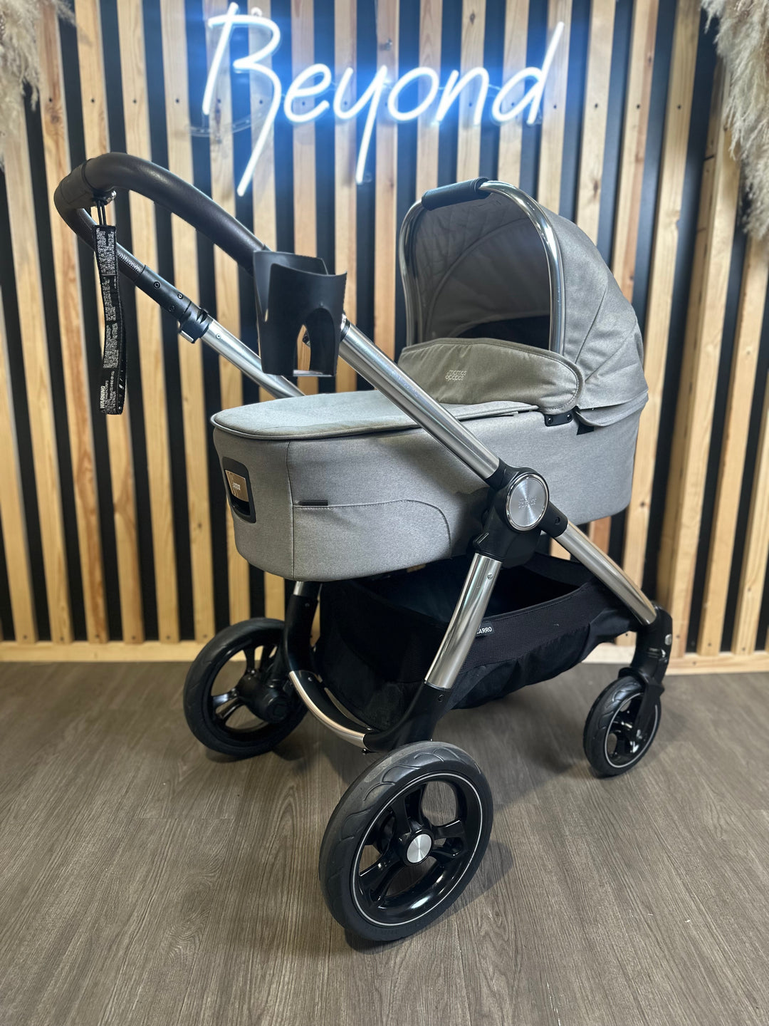 PRE LOVED Mamas & Papas Ocarro Travel System - Greige
