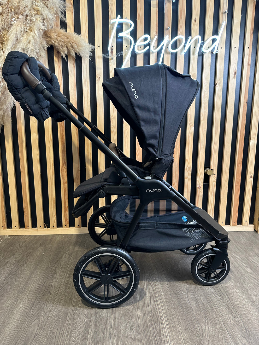PRE LOVED Nuna Triv LX Pushchair, LYTL Carrycot + Accessories - Caviar