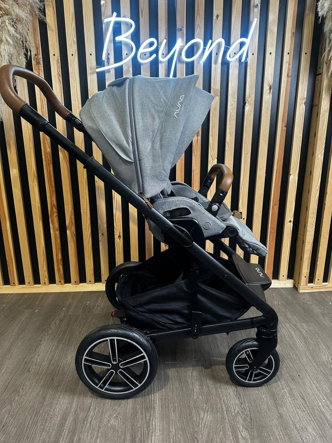 PRE LOVED Nuna Mixx Travel System - Granite