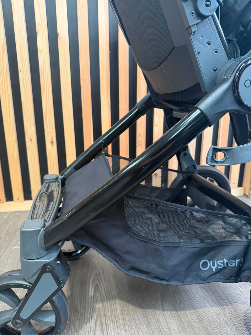 PRE LOVED Babystyle Oyster3 Parent-and-World Facing Pushchair - Pixel