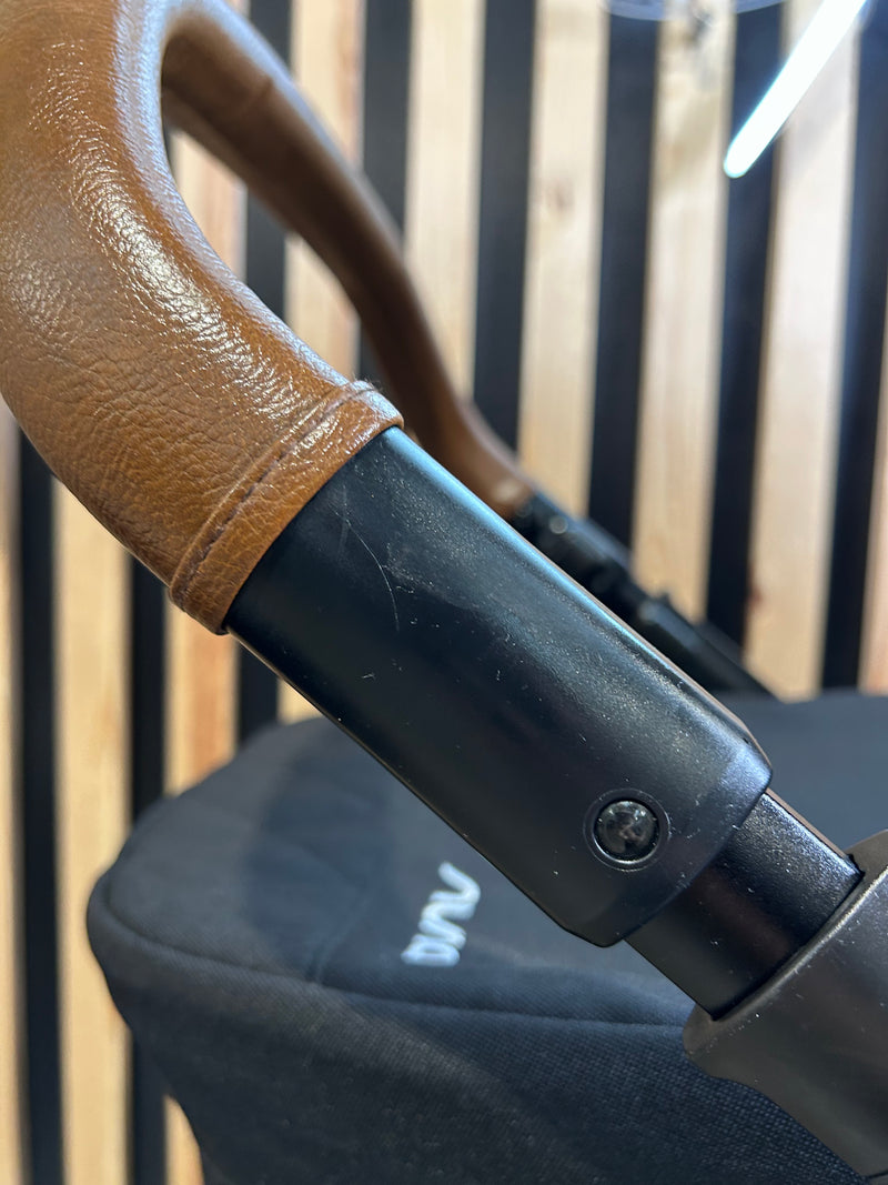 PRE LOVED Nuna Mixx Travel System - Caviar/Granite