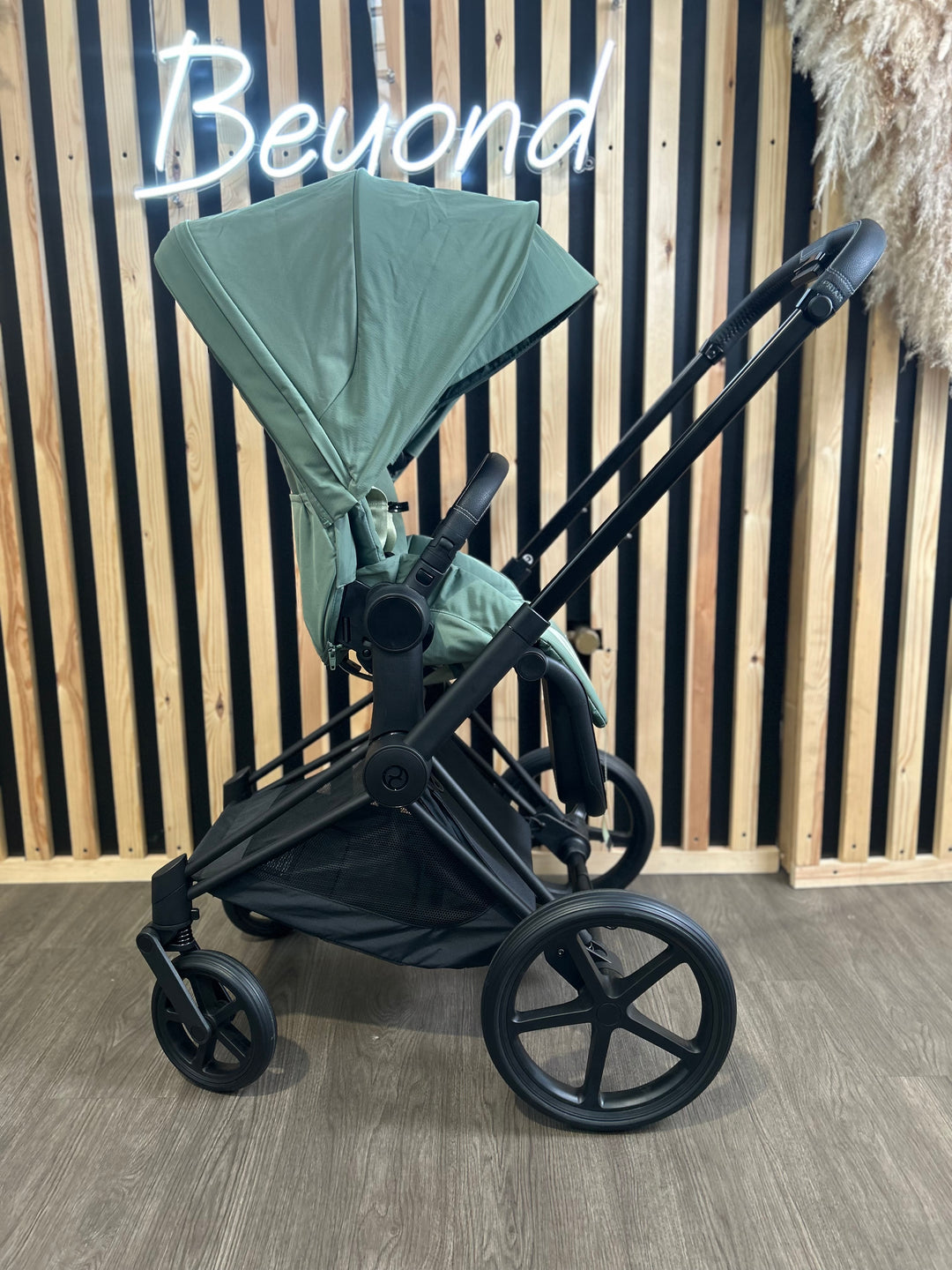 EX DISPLAY Cybex Priam Pushchair Lux Carrycot Leaf Green