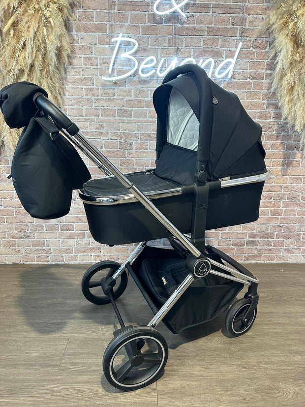 EX DISPLAY Mee go Pure Pushchair with Carrycot Accessories