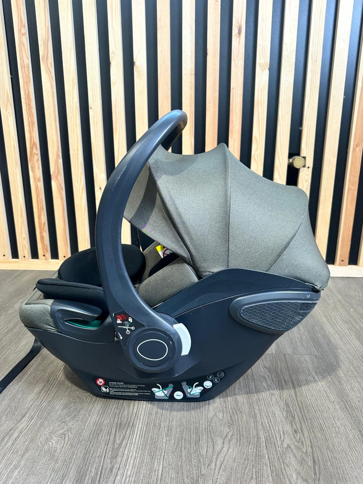PRE LOVED egg Shell Car Seat - Hunter Green