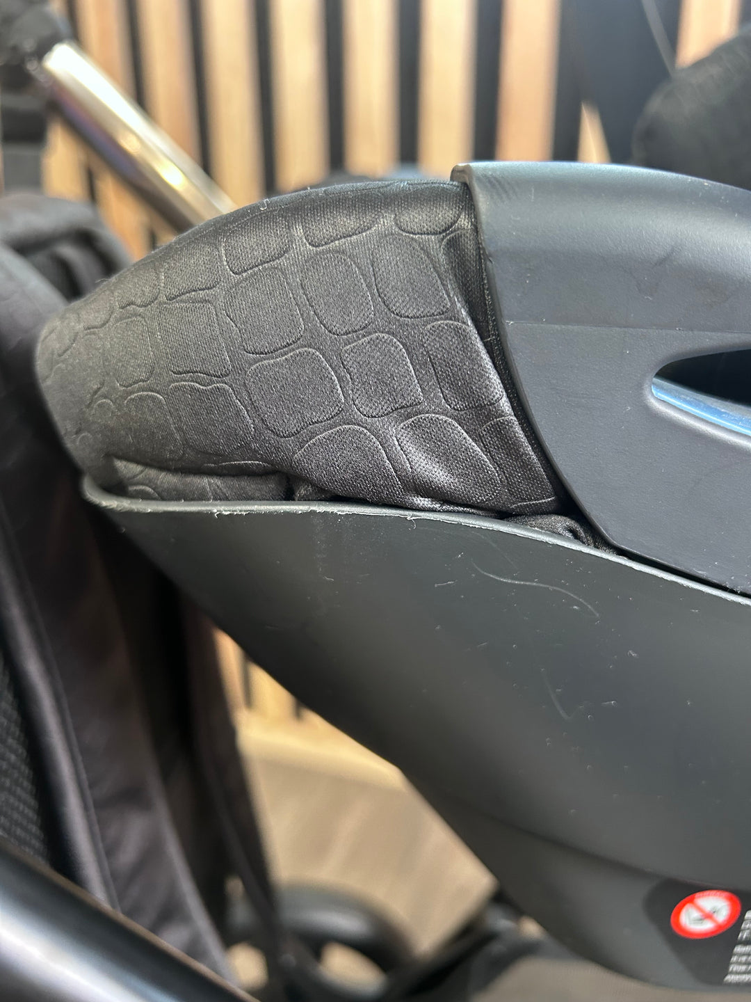 PRE LOVED egg2 Travel System - Jurassic Gold