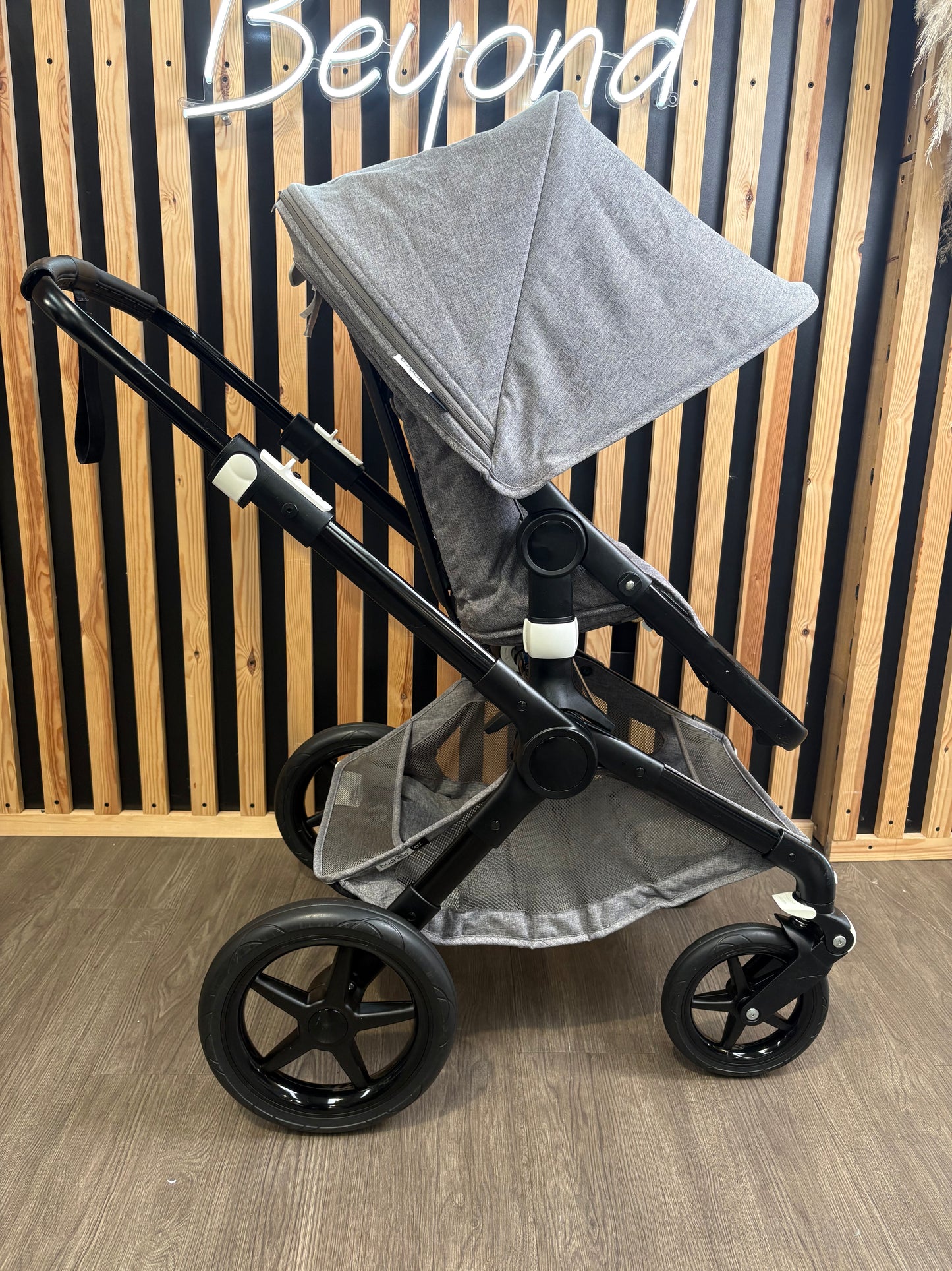PRE LOVED Bugaboo Fox2 2-in-1 Travel System - Grey Melange