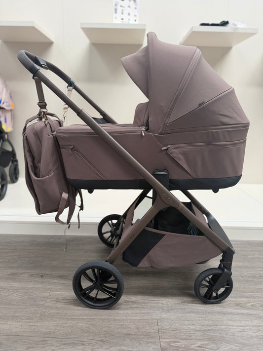 EX DISPLAY Venicci Tila Pram, Pushchair + Accessories - Noche