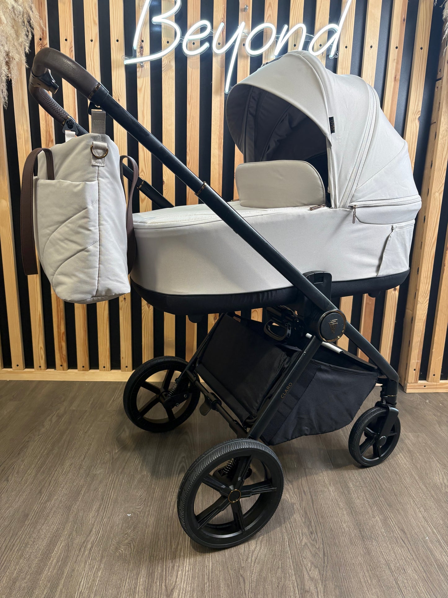 PRE LOVED Venicci Claro 2-in-1 Travel System - Vanilla