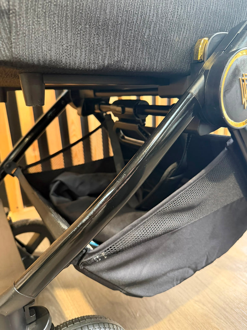 PRE LOVED Venicci Tinum Upline 2-in-1 Travel System - All Black