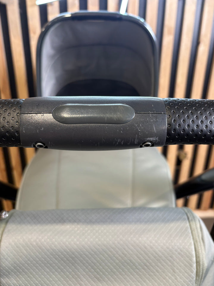 PRE LOVED Babystyle Oyster3 Travel System - Spearmint