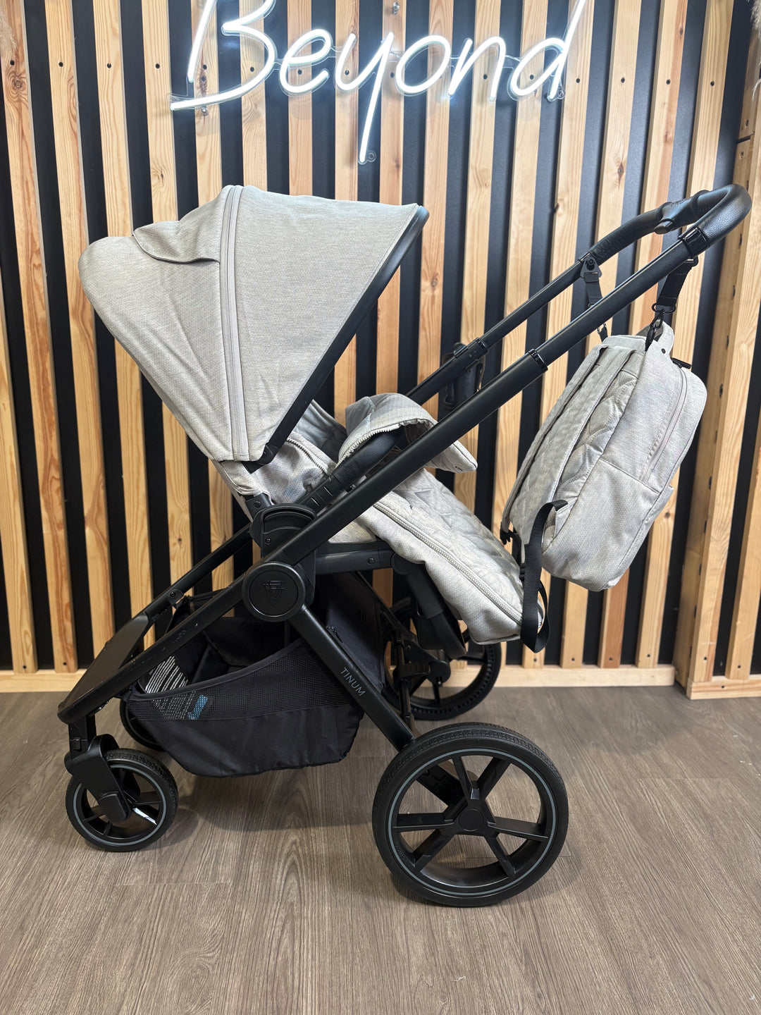 PRE LOVED Venicci Tinum Edge 2in1 Travel System - Dust