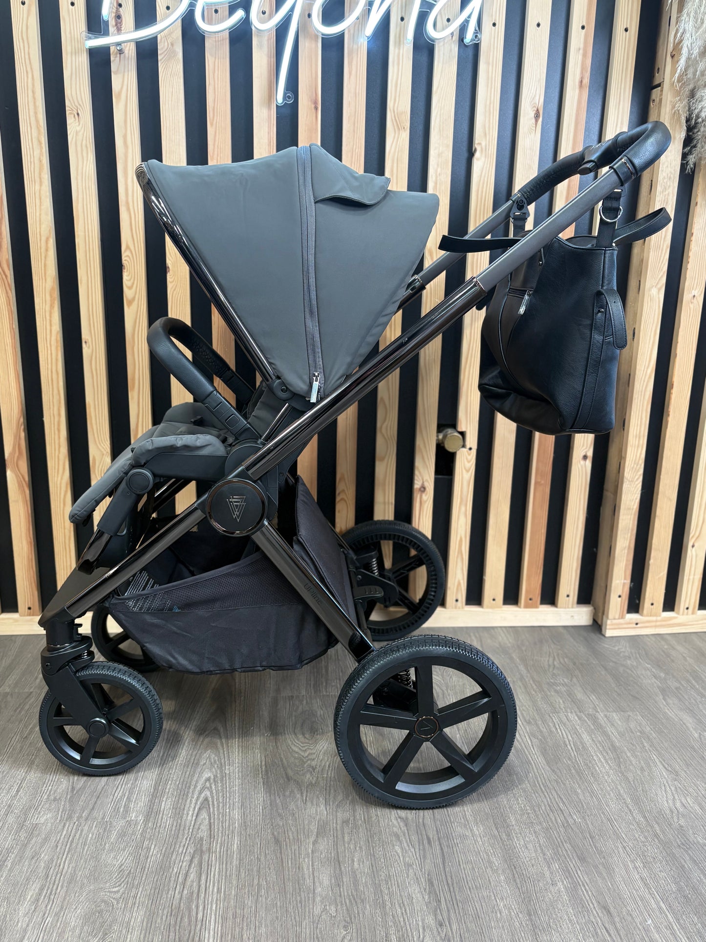 PRE LOVED Venicci Tinum Upline 2-in-1 Travel System - Lava SE