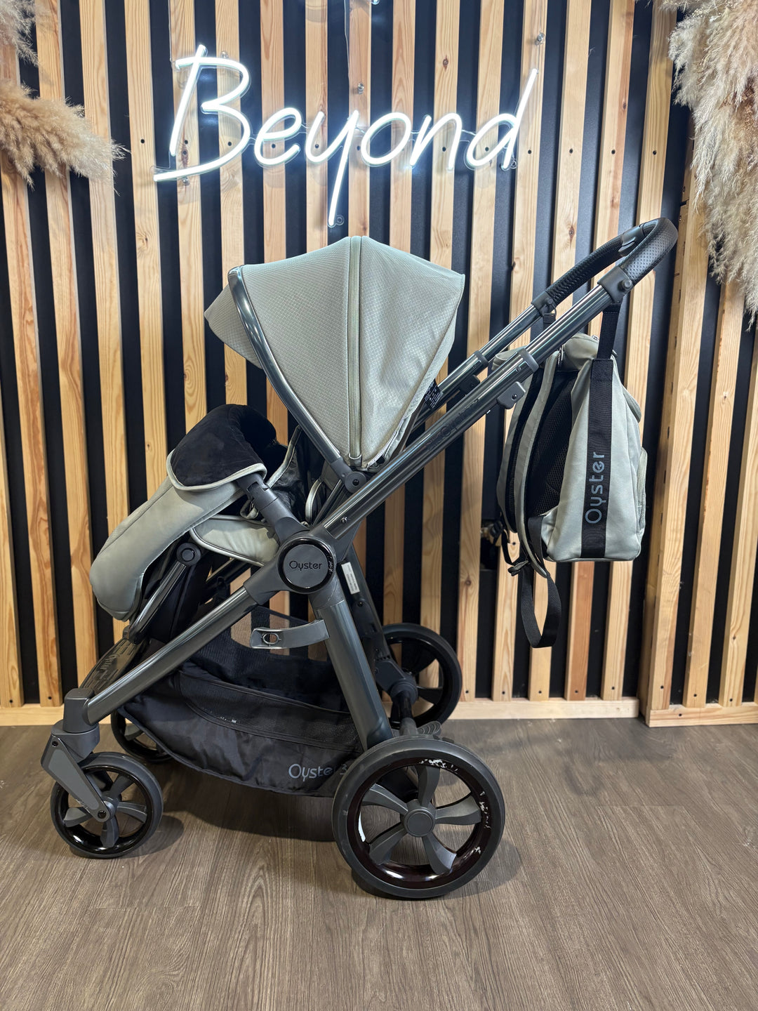 PRE LOVED Babystyle Oyster3 Travel System - Spearmint