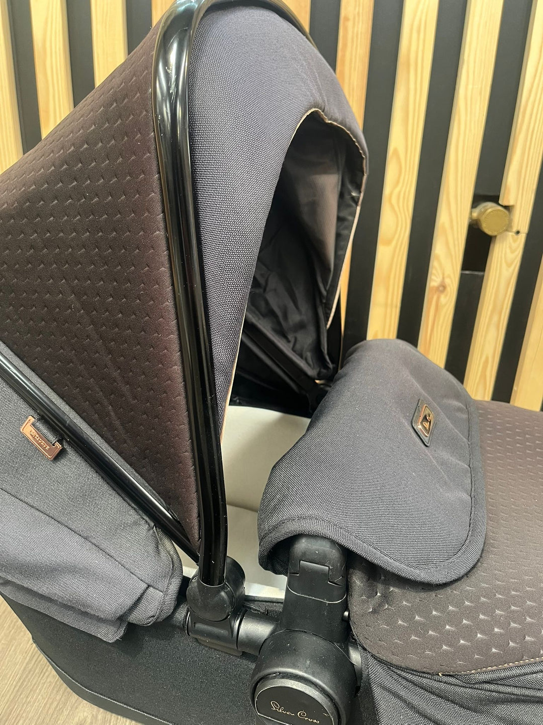 PRE LOVED Silver Cross Pioneer Carrycot, Seat Unit + Accessories NO CHASSIS - SE Eclipse