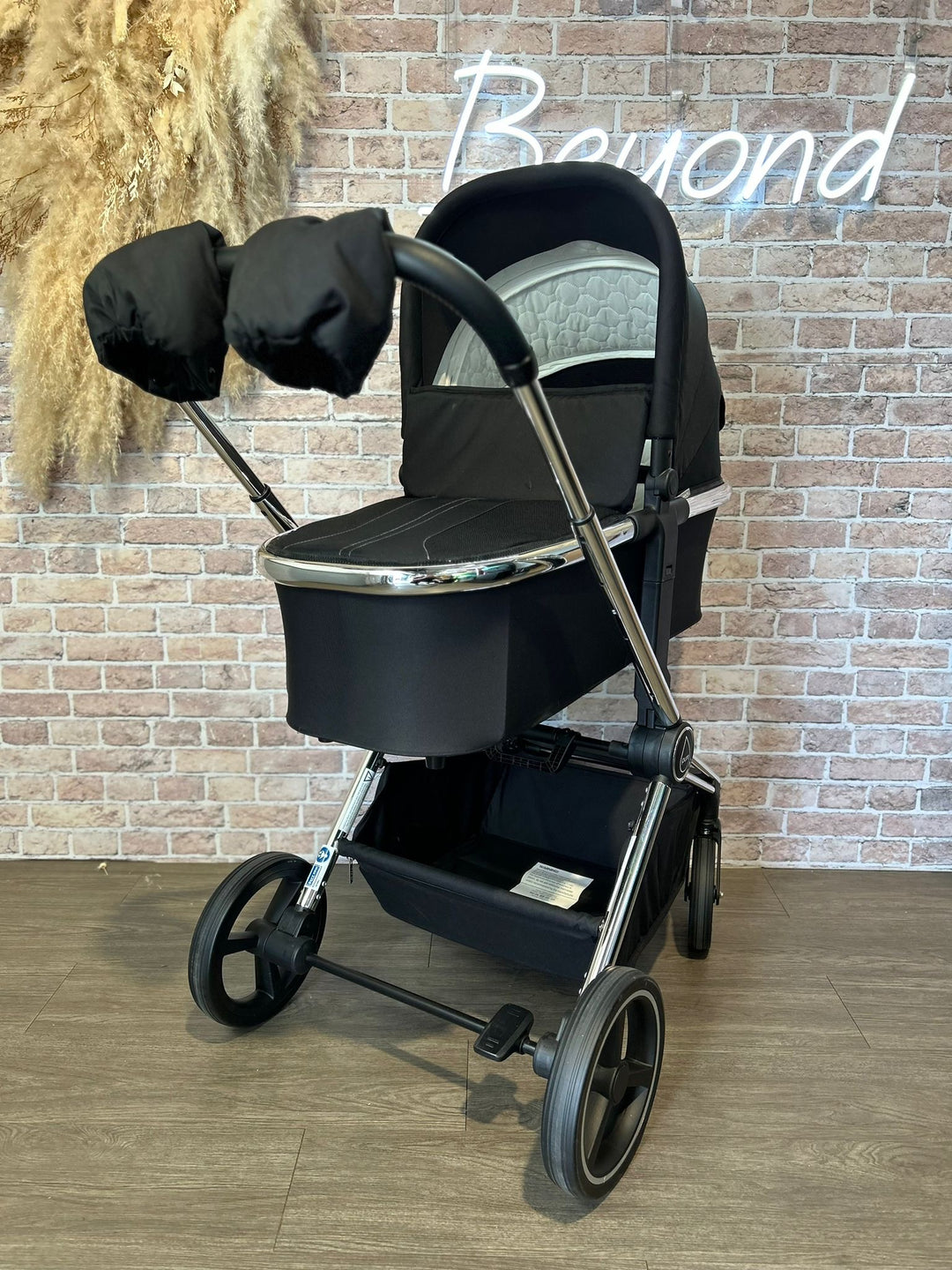 EX DISPLAY Mee-go Pure Pushchair with Carrycot & Accessories - Black