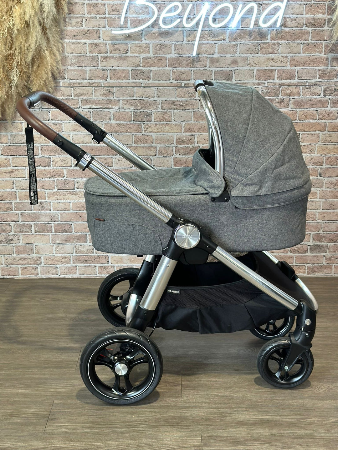 PRE LOVED Mamas & Papas Ocarro Travel System - Grey Mist