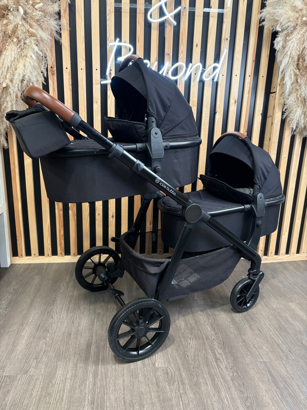 PRE LOVED Ickle Bubba Virgo Twin Car Seat Bundle - Black
