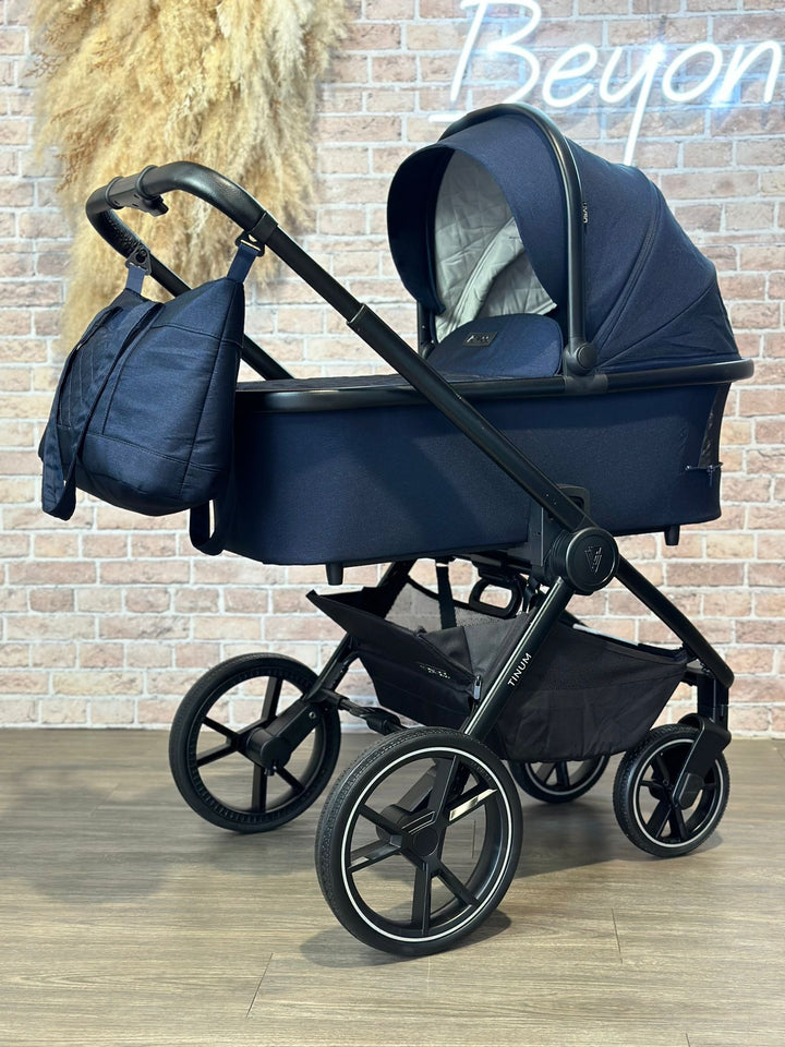 PRE LOVED Venicci Tinum 2.0 Travel System Including Brand New Venicci Engo I Size Car Seat & Isofix Base - Sapphire