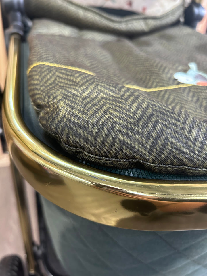 PRE LOVED Cosatto Wow 2 2in1 Travel System - Bureau