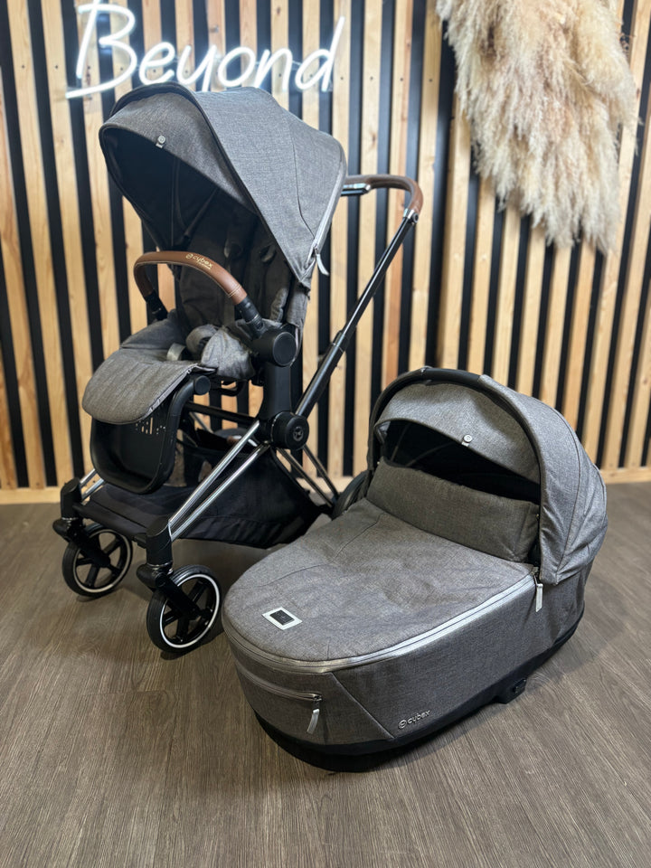 PRE LOVED Cybex Priam Pram + Pushchair - Manhattan Grey/Chrome
