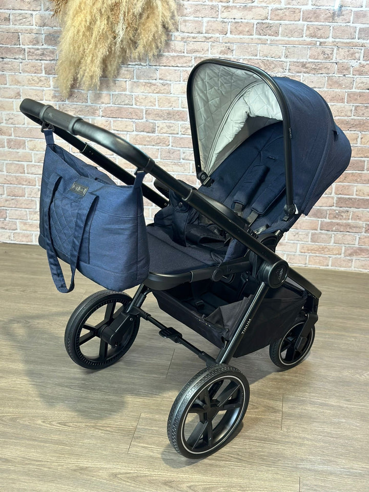 PRE LOVED Venicci Tinum 2.0 Travel System Including Brand New Venicci Engo I Size Car Seat & Isofix Base - Sapphire