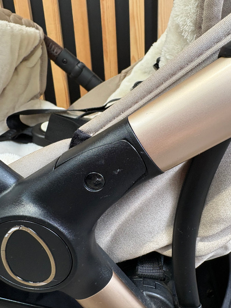 PRE LOVED eggZ Stroller + Accessories - Feather