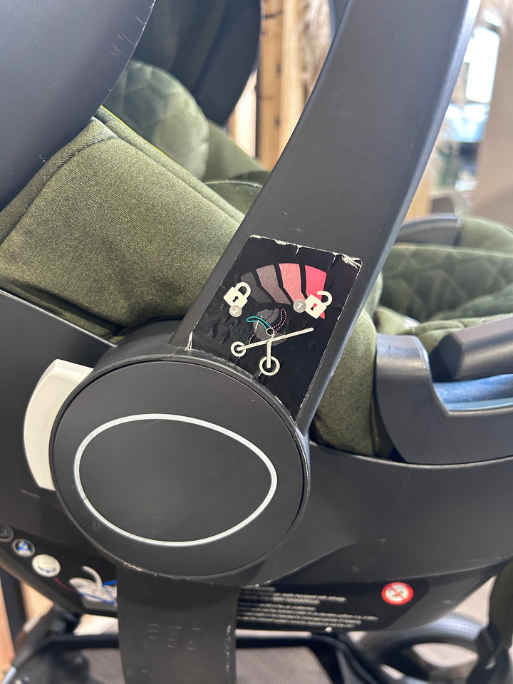 PRE LOVED egg2 Travel System - Olive