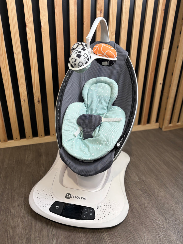 PRE LOVED 4Moms Mamaroo Rocker & Newborn Insert - Cool Mesh Grey
