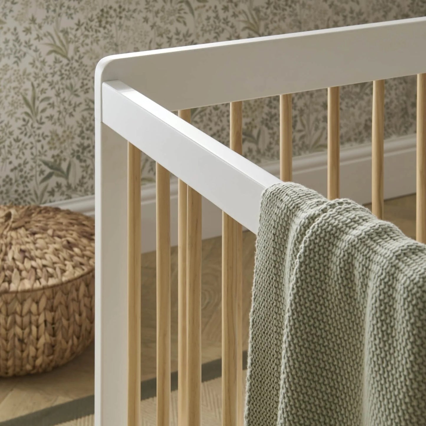 CuddleCo Nola Cot bed - White/Natural