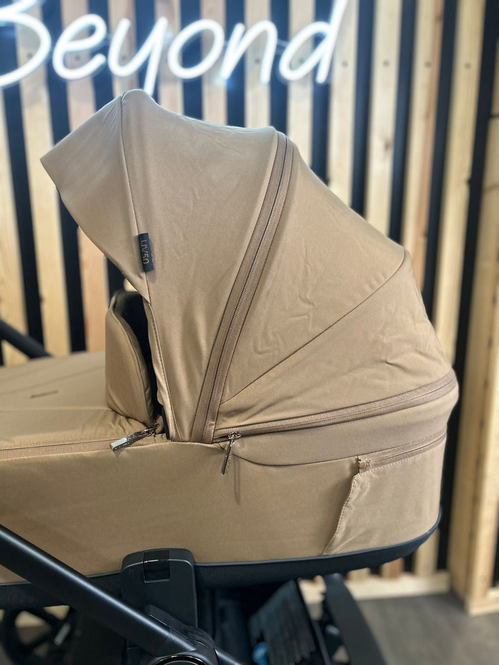 EX DISPLAY Venicci Claro 2-in-1 Travel System Bundle With Pushchair And Carrycot - Caramel