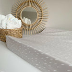 Bobbin & Bumble Anti-Roll Wedge Changing Mat – Greige Dash Print