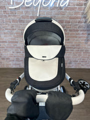 EX DISPLAY Mee-Go
Milano Travel System - White Classic