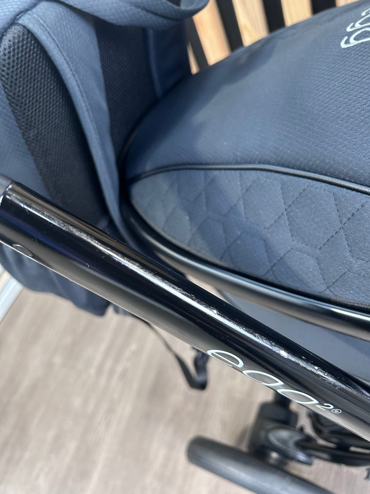 PRE LOVED egg2 Travel System - Just Black