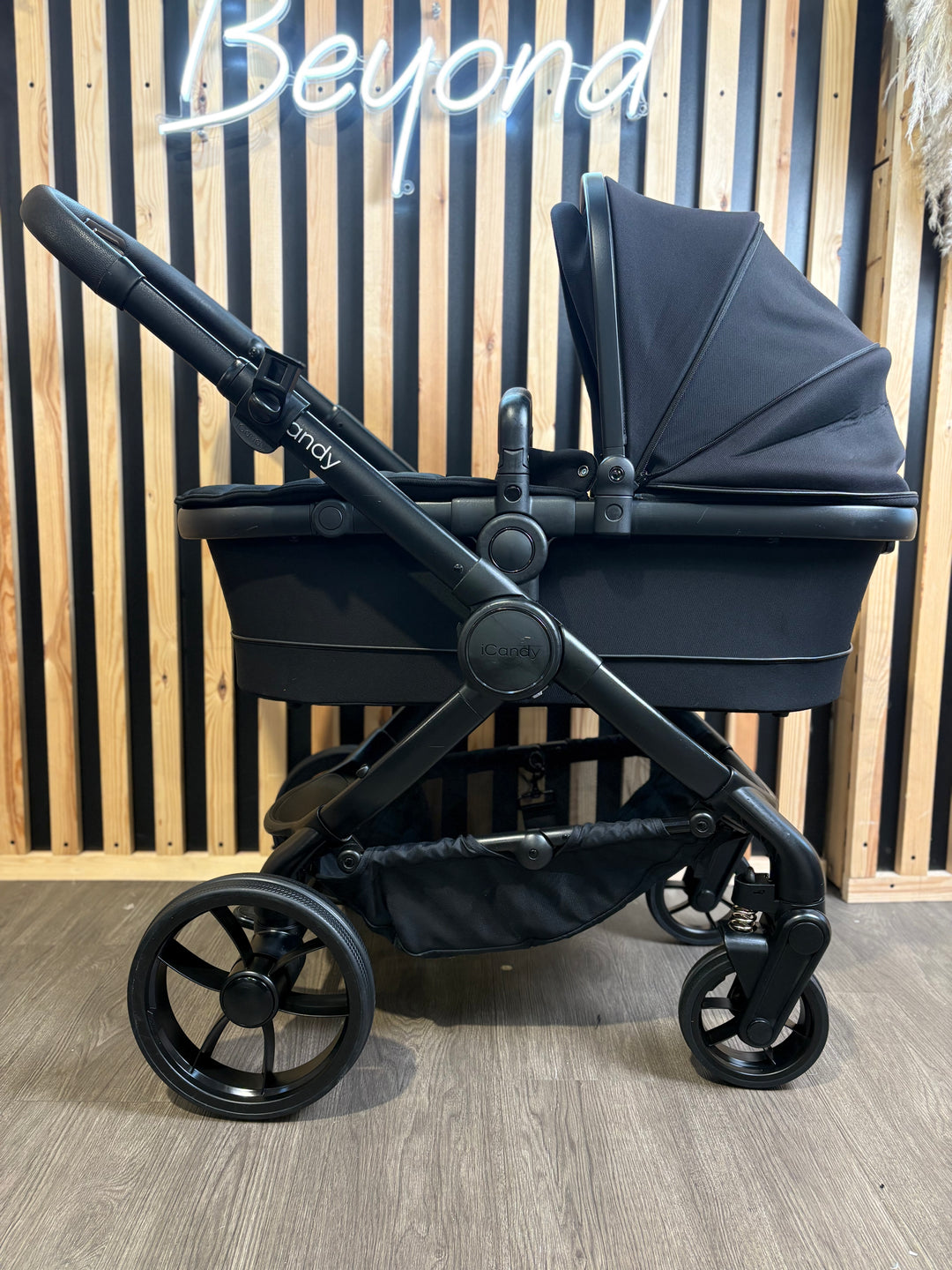 PRE LOVED iCandy Peach 7 Travel System - Jet/Black