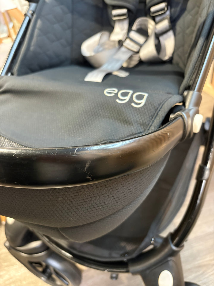 PRE LOVED egg2 Travel System - Just Black