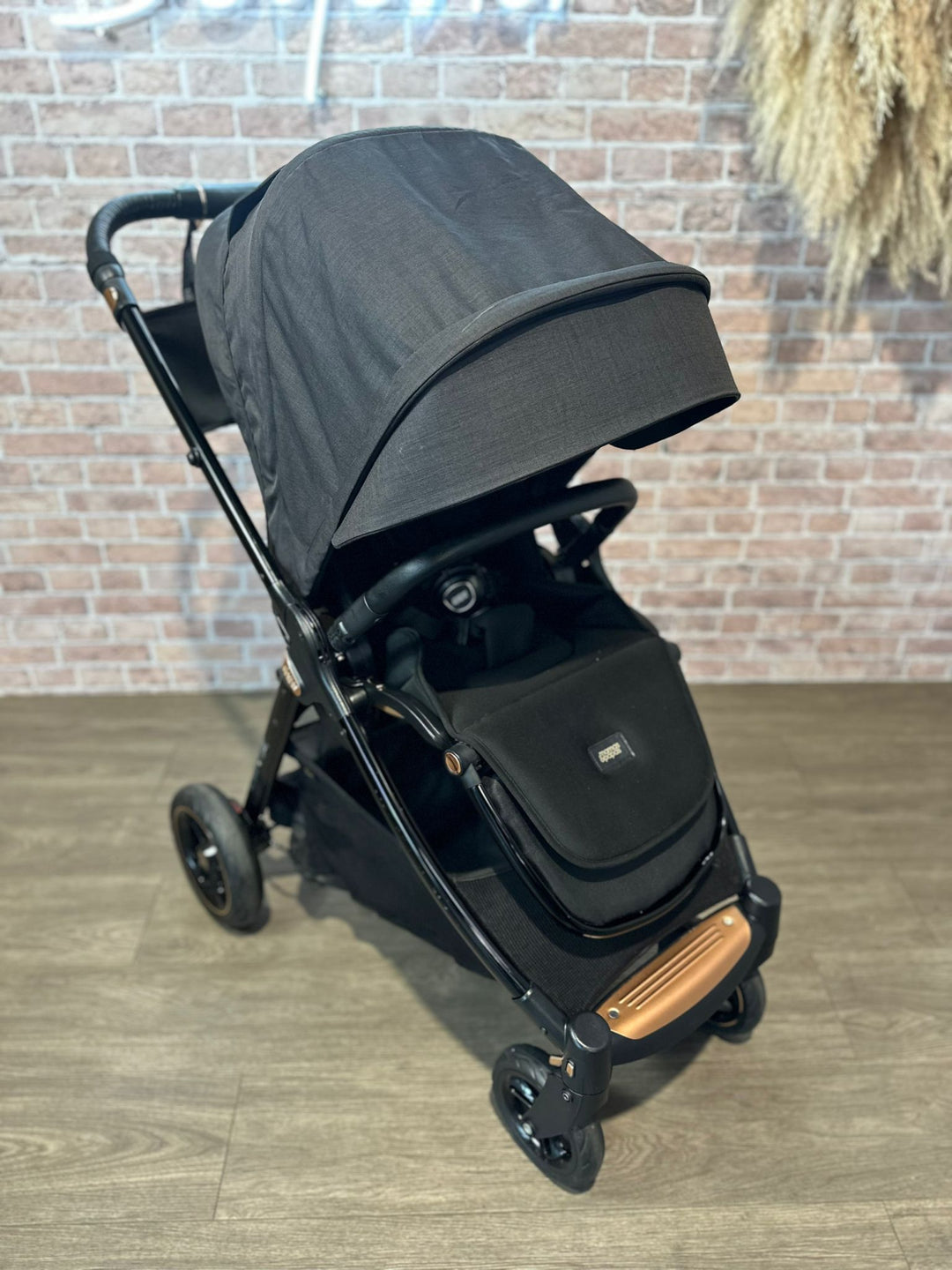 PRE LOVED Mamas & Papas FlipXT3 Travel System - Black/Rose Gold