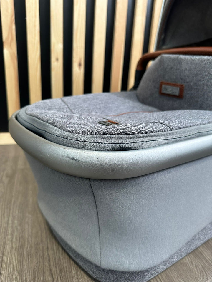 PRE LOVED Silver Cross Wave Carrycot - Zinc
