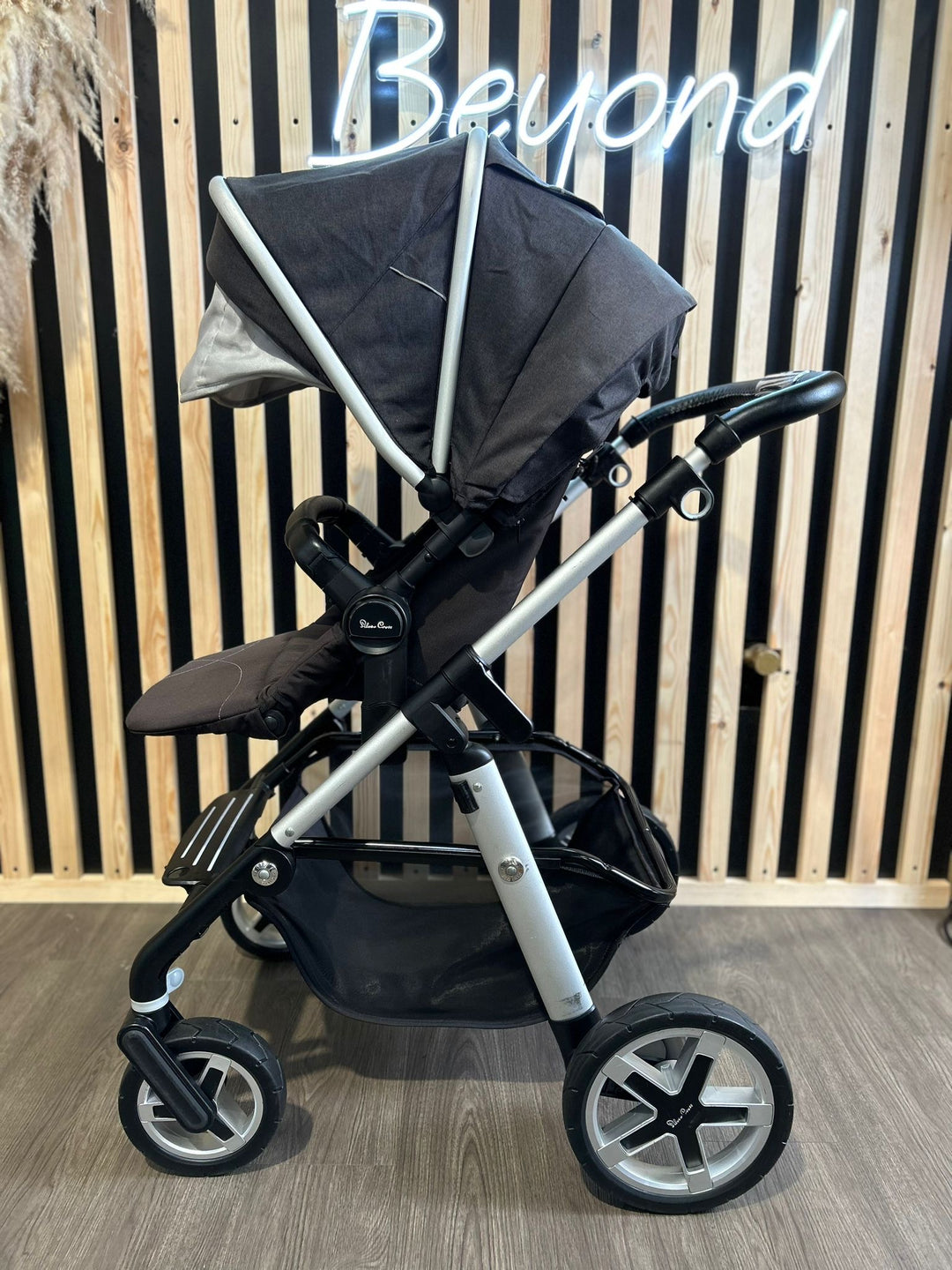 PRE LOVED Silver Cross Pioneer Pram & Pushchair - Onyx