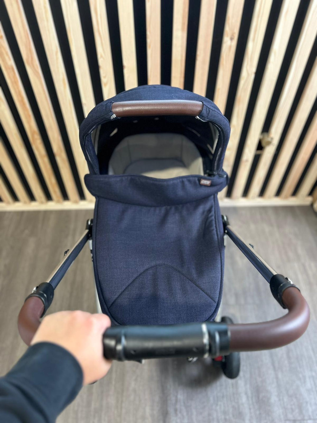 PRE LOVED Mamas & Papas Flip XT3 - Navy