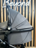 PRE LOVED egg2 Travel System - Jurassic Grey