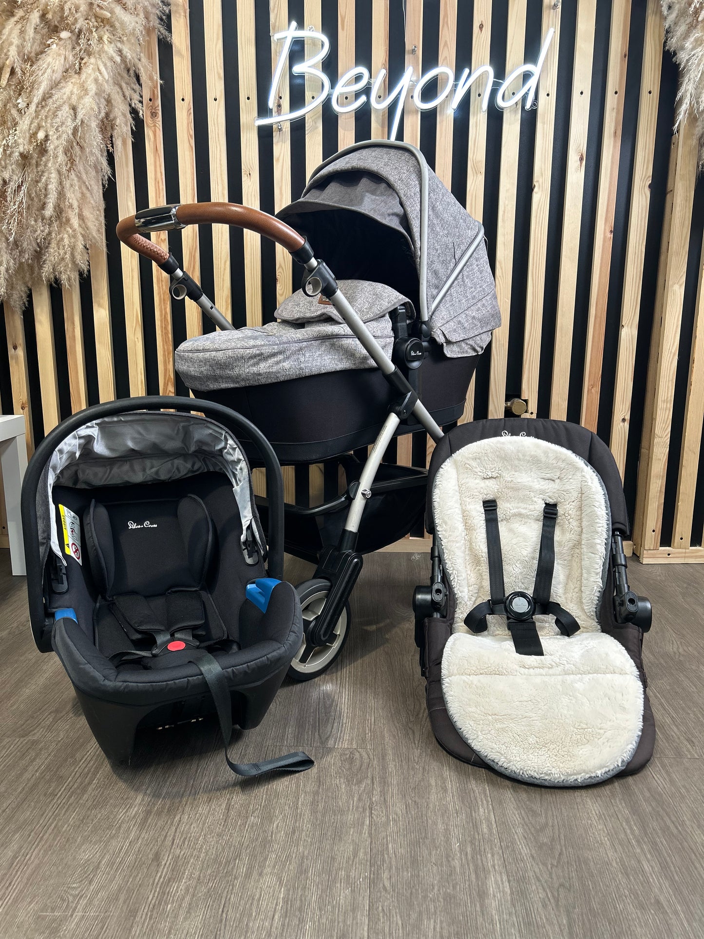 PRE LOVED Silver Cross Wayfarer Travel System - Camden