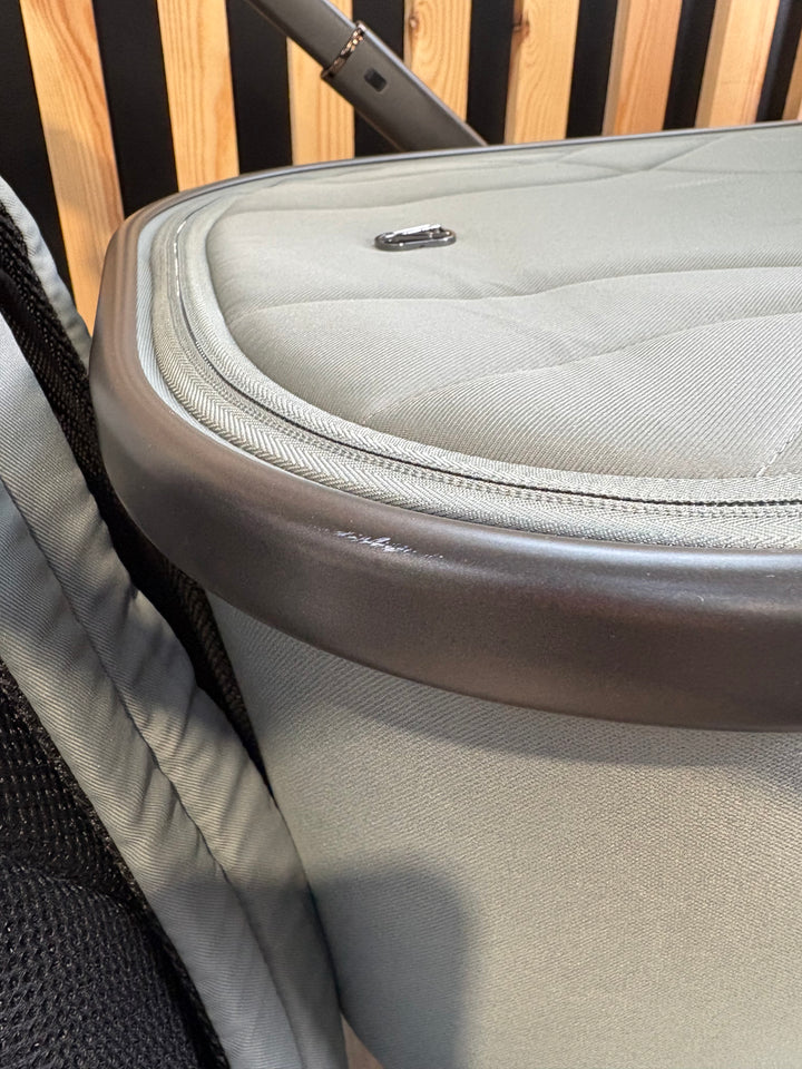 EX DISPLAY Venicci Upline2 3-in-1 Travel System - Aloe