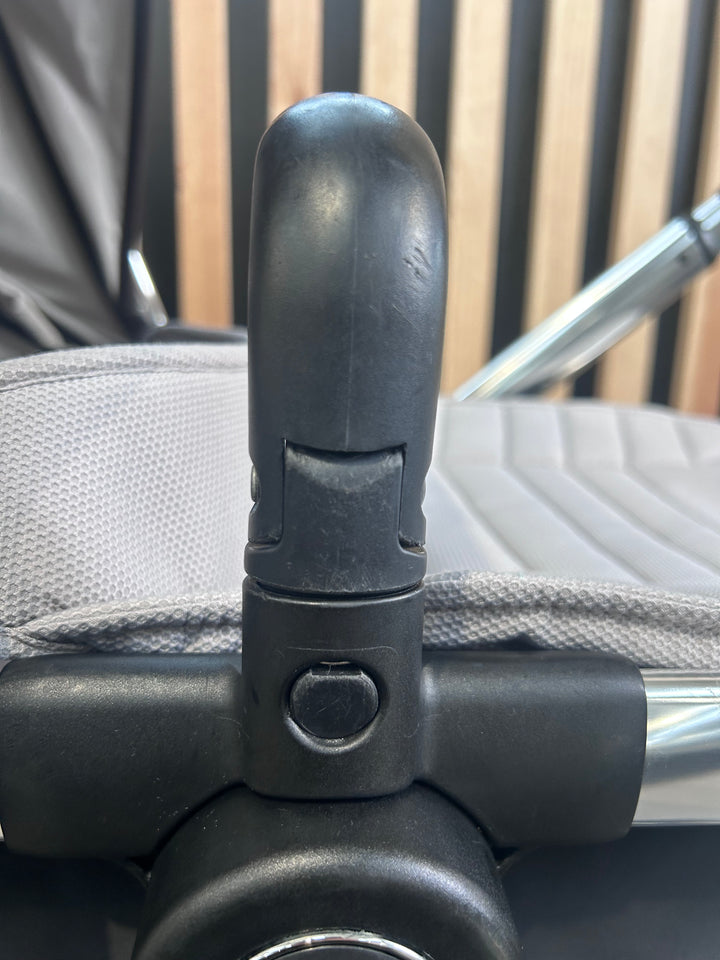 PRE LOVED iCandy Peach 5 2-in-1 Travel System - Beluga Grey