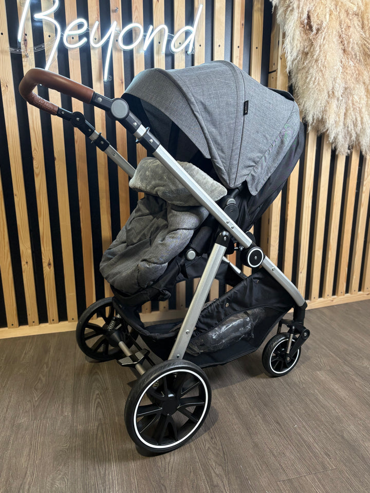 PRE LOVED Cuggl Parent and World-Facing Pushchair - Grey