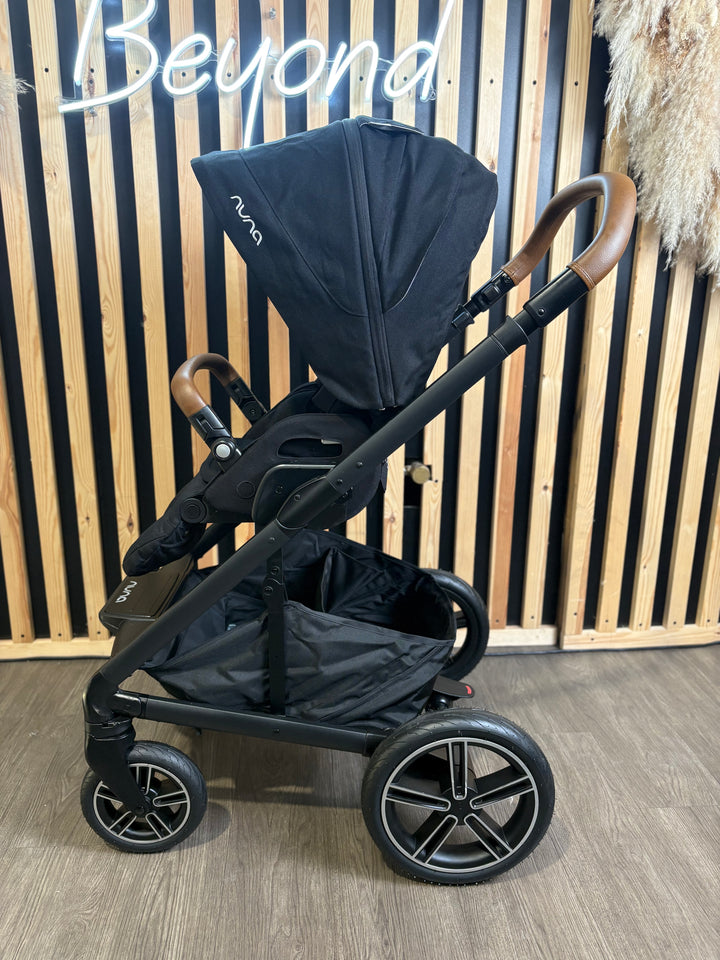 PRE LOVED Nuna Mixx w/ Cari Next Infant Car Seat Carrycot & Pipa Next - Caviar