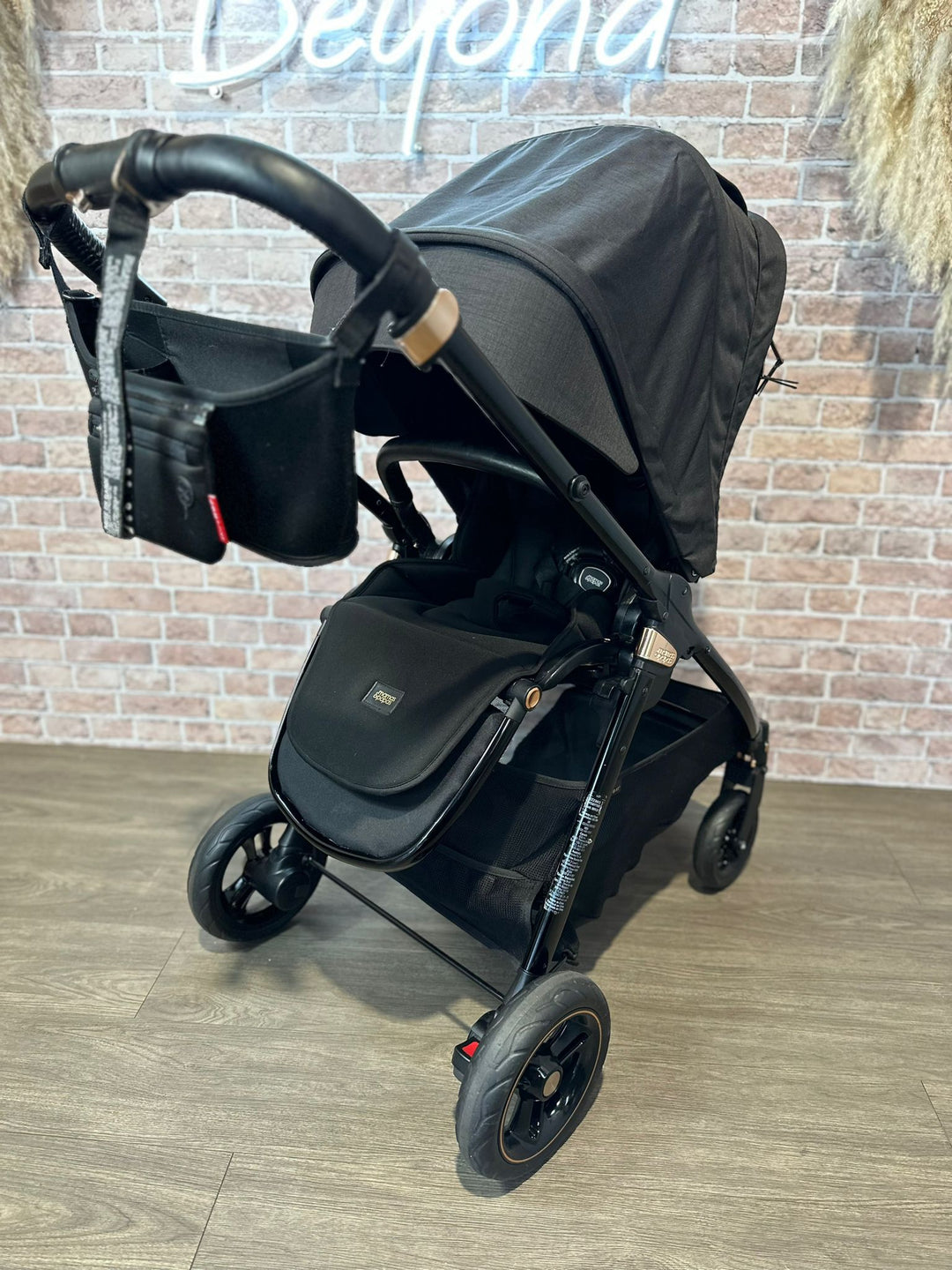 PRE LOVED Mamas & Papas FlipXT3 Travel System - Black/Rose Gold