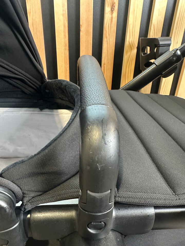 PRE LOVED iCandy Peach 7 Travel System - Jet/Black