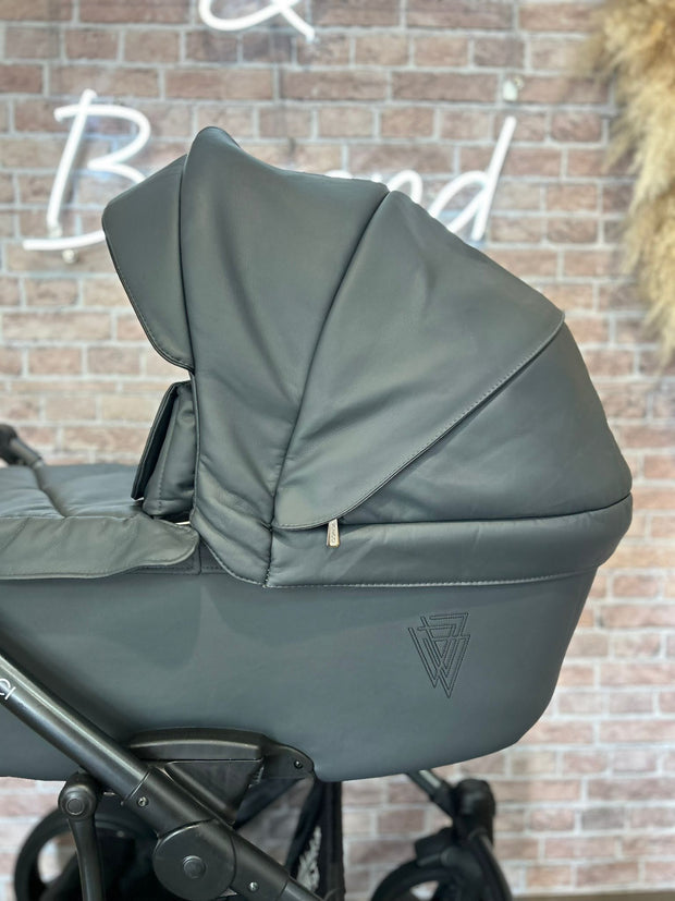 PRE LOVED Venicci Asti Lux Travel System - Leatherette Grey