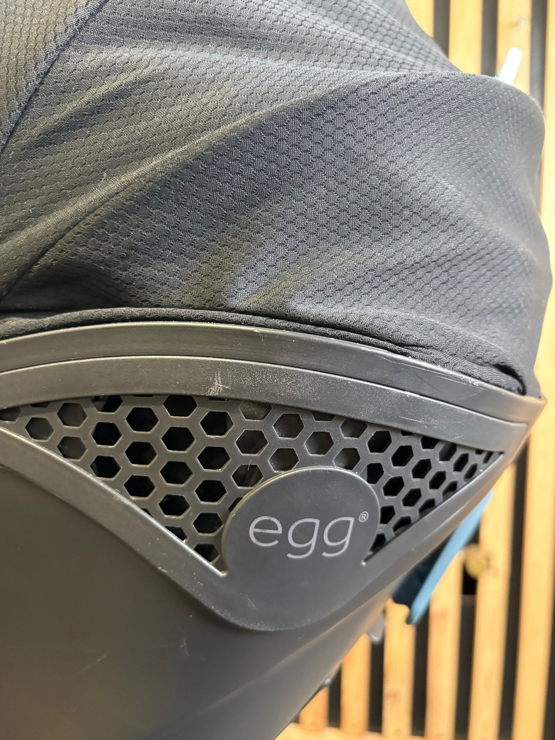 PRE LOVED egg2 Travel System - Just Black