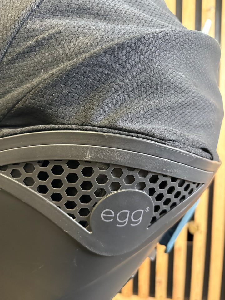 PRE LOVED egg2 Travel System - Just Black